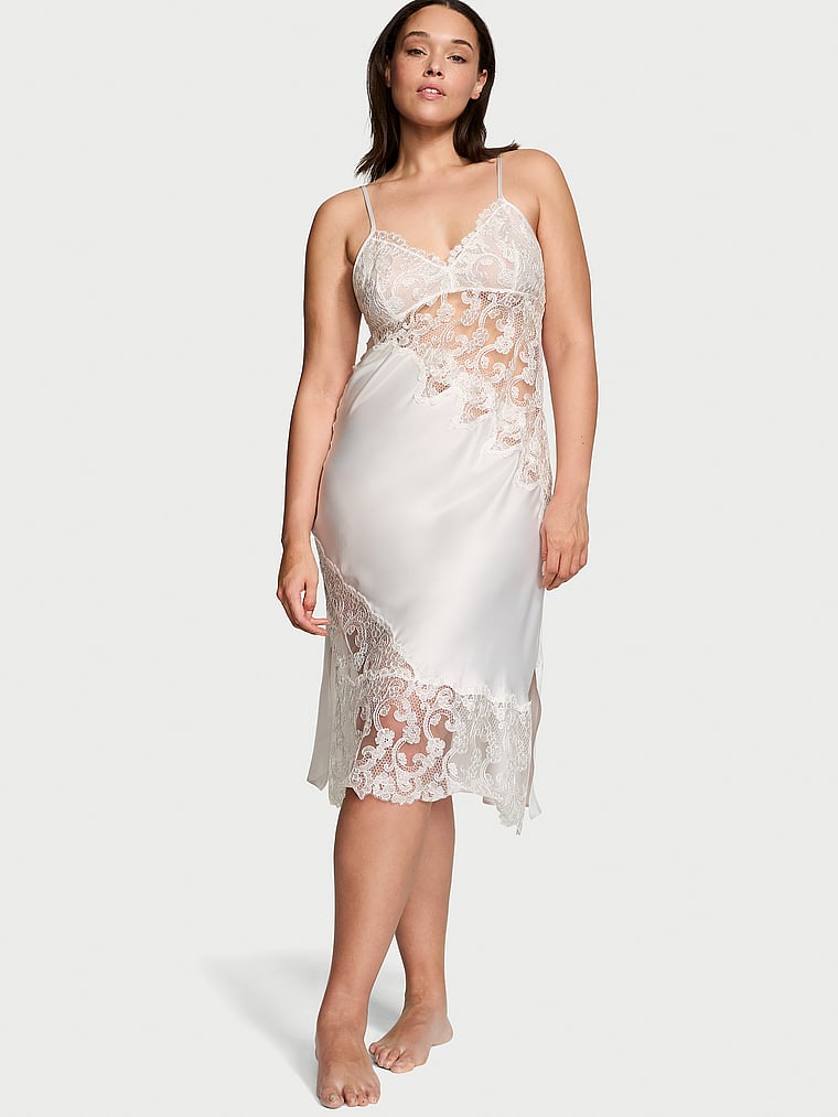 Victoria's Secret, Victoria's Secret Midi-Negligé aus Satin mit Boho-Blumenstickerei, onModelFront, 1 of 4