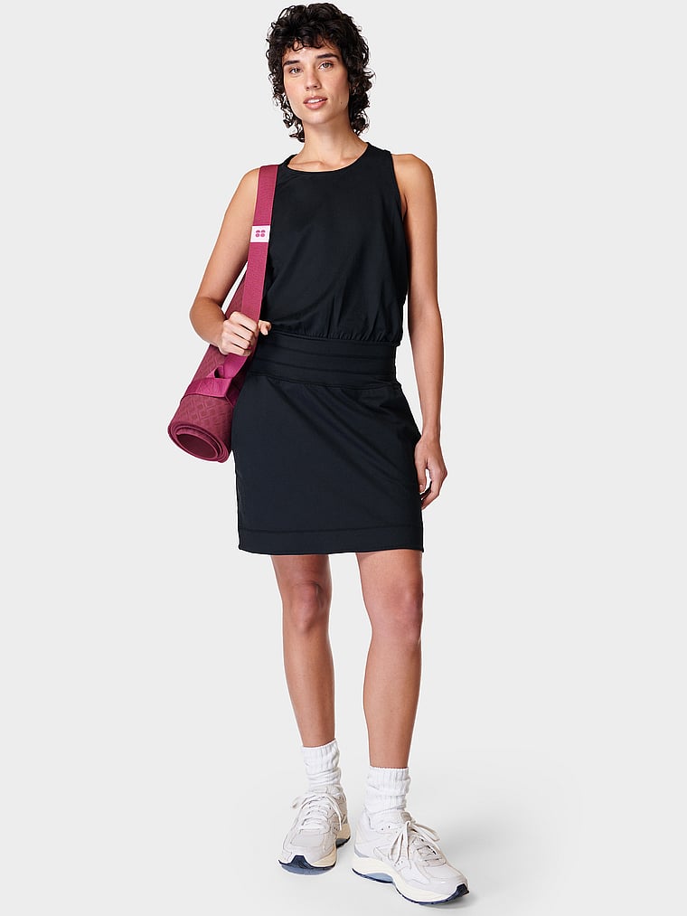 Victoria's Secret, Sweaty Betty Gaia Yoga-Kleid, onModelFront, 1 of 4