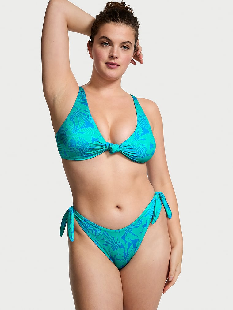 Victoria's Secret, Victoria's Secret Swim Brasilianische Bikinihose mit seitlicher Schnürung, Blau/Palme, onModelFront, 1 of 3 Abbey ist 5'10" oder 178cm und trägt Medium