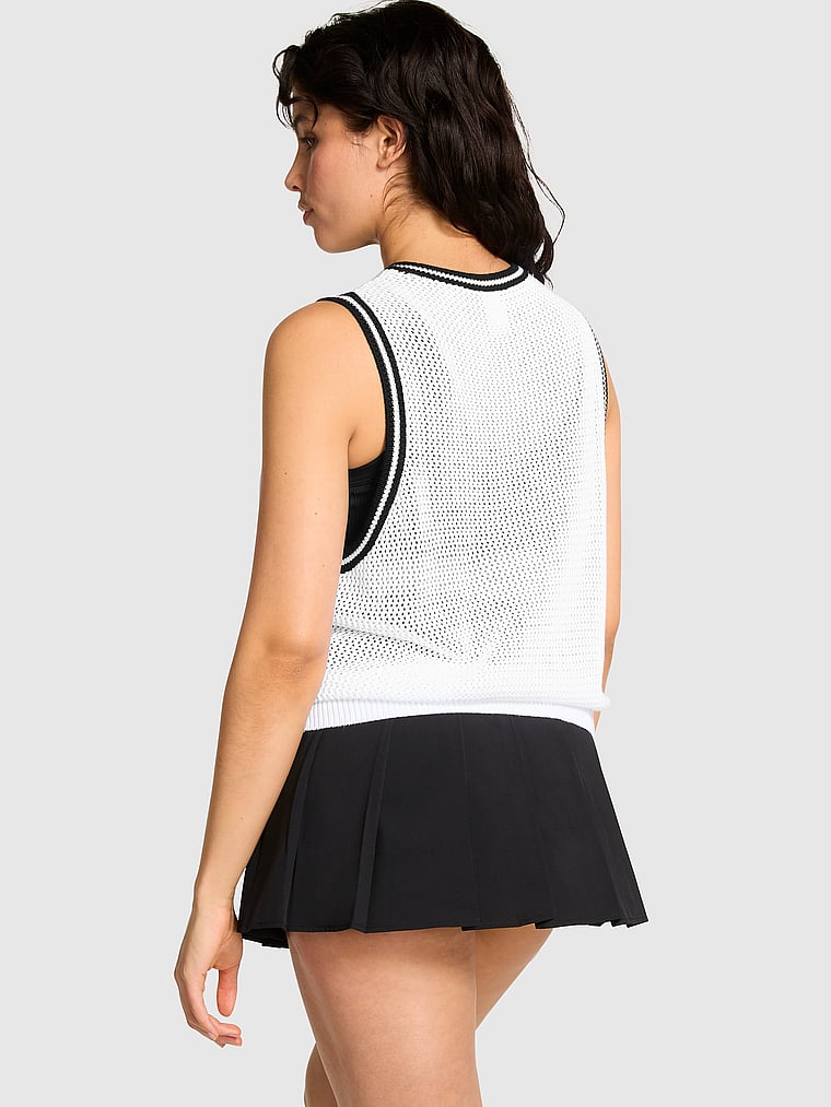 PINK Cambridge Kurzes Tanktop aus Strick, Optisches Weiß, onModelBack, 5 of 5 Isabella ist 5'9" oder 175cm und trägt Medium