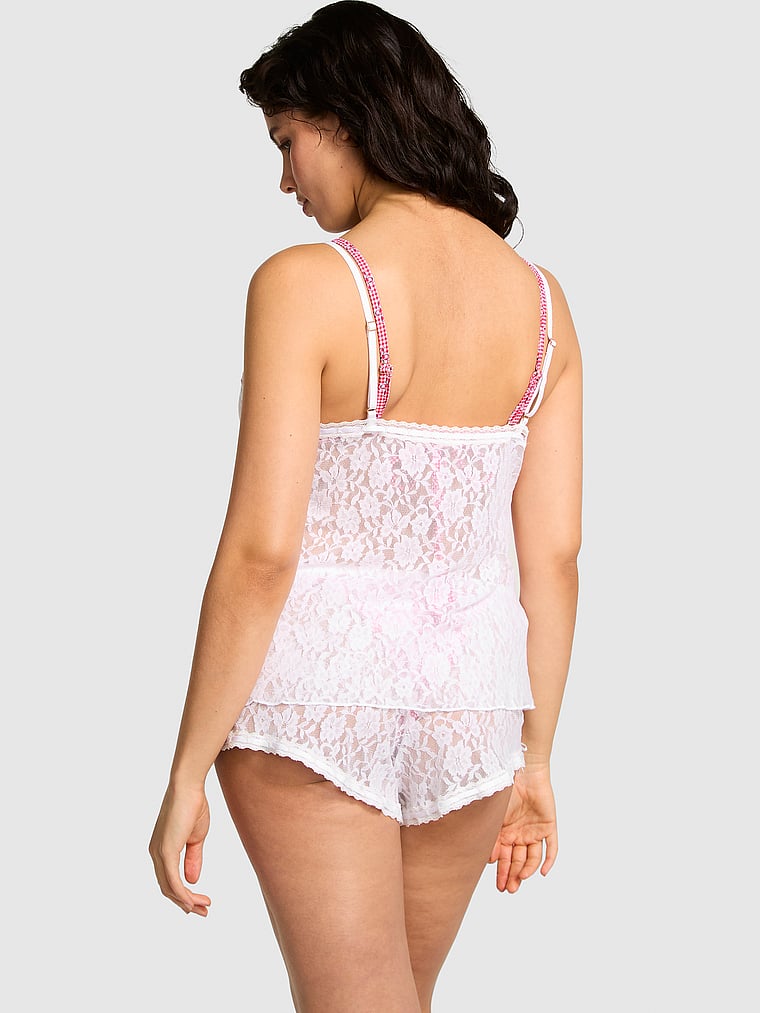 PINK von Frankies Bikinis Ana Spitzenshorts, Weiße Netzstoff-Spitze, onModelBack, 2 of 3 Isabella ist 5'9" oder 175cm und trägt Medium