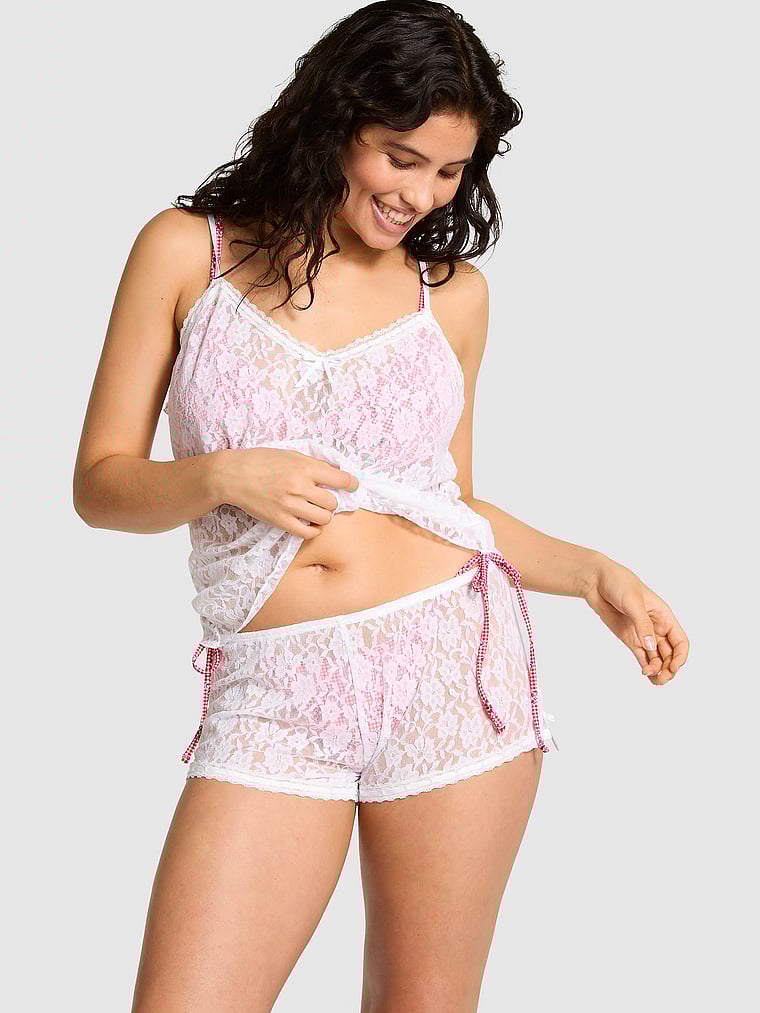 PINK von Frankies Bikinis Ana Spitzenshorts, Weiße Netzstoff-Spitze, onModelFront, 1 of 3 Isabella ist 5'9" oder 175cm und trägt Medium
