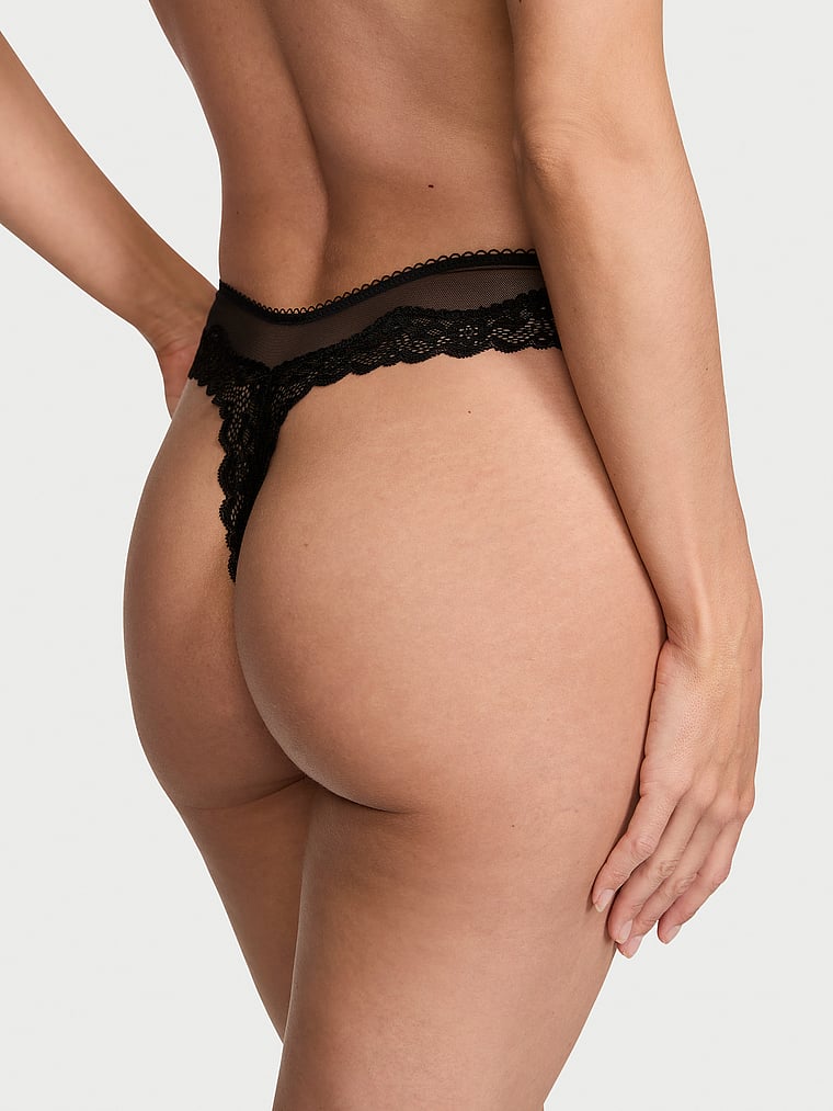 Victoria's Secret, Victoria's Secret Tease String aus Netzstoff mit Spitzenbesatz und hohem Beinausschnitt, Schwarz, onModelBack, 2 of 3 Maggie ist 5'7" oder 170cm und trägt S