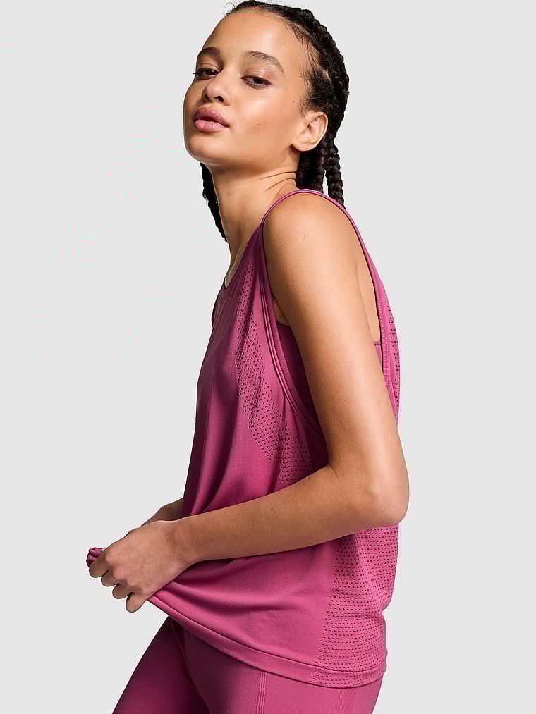 PINK Nahtloses, drapiertes Muscle-Tanktop, Midnight Mauve, onModelFront, 3 of 4 Yoly  ist 5'8" oder 173cm und trägt S
