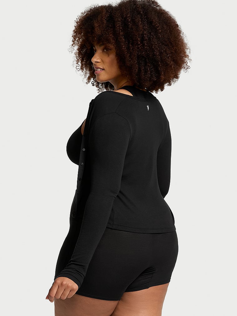 Victoria's Secret, Victoria's Secret 3-teiliges Set aus gerippten Boxershorts aus Modal, Schwarz, onModelBack, 2 of 3 Shadia  ist 5'11" oder 180cm und trägt XXL/Long
