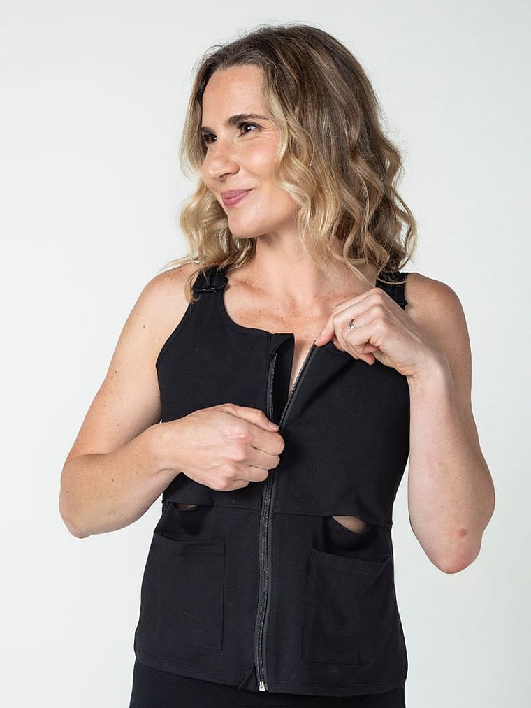 Victoria's Secret, AnaOno Post-OP-Trägertop mit Frontverschluss, onModelFront, 1 of 3