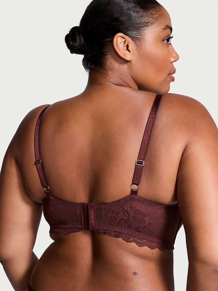 Victoria's Secret, Dream Angels Leicht gefüttertes Bandeau mit Spitze, Burgunder-Braun, onModelBack, 2 of 4 Brianna ist 5'10" oder 178cm und trägt 38DD (E) oder XL