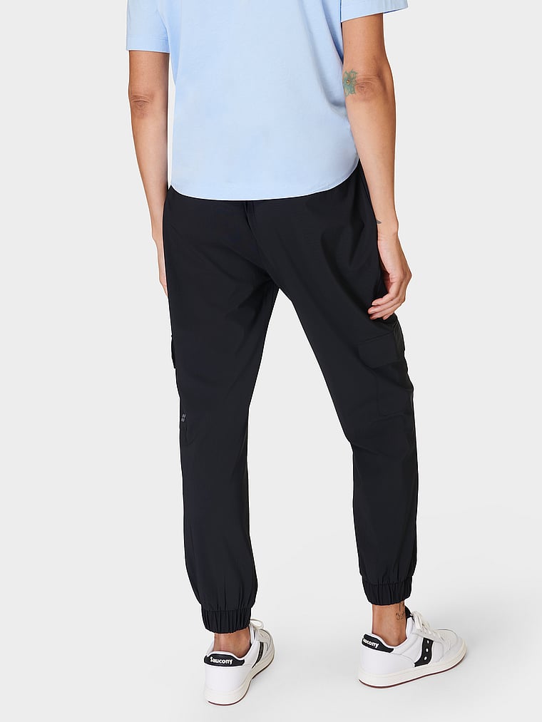 Victoria's Secret, Sweaty Betty Explorer Cargo-Hose, onModelBack, 2 of 3
