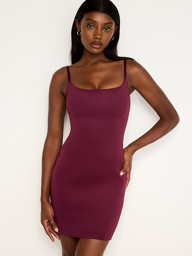Victoria's Secret, Good American Scuba-Trägerkleid mit U-Ausschnitt, onModelFront, 1 of 3