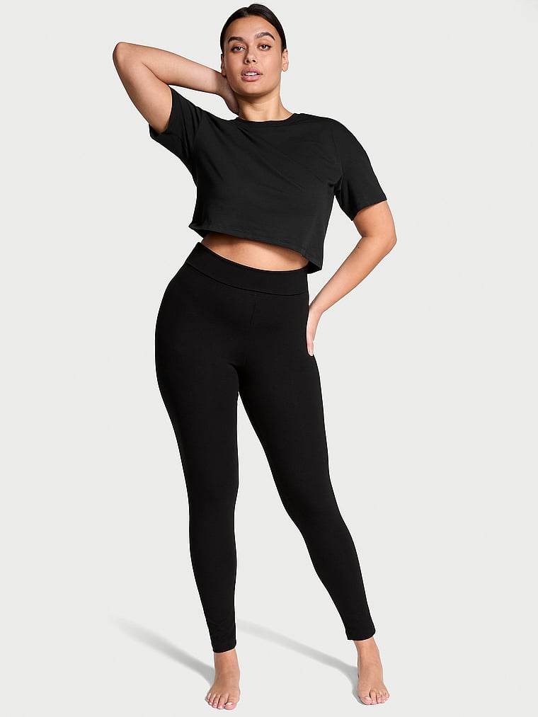 Victoria's Secret, SUPERMODEL-BASICS Leggings aus Baumwolle mit Umschlag, Reines Schwarz, onModelFront, 3 of 4 Karmi ist 5'10" oder 178cm und trägt L