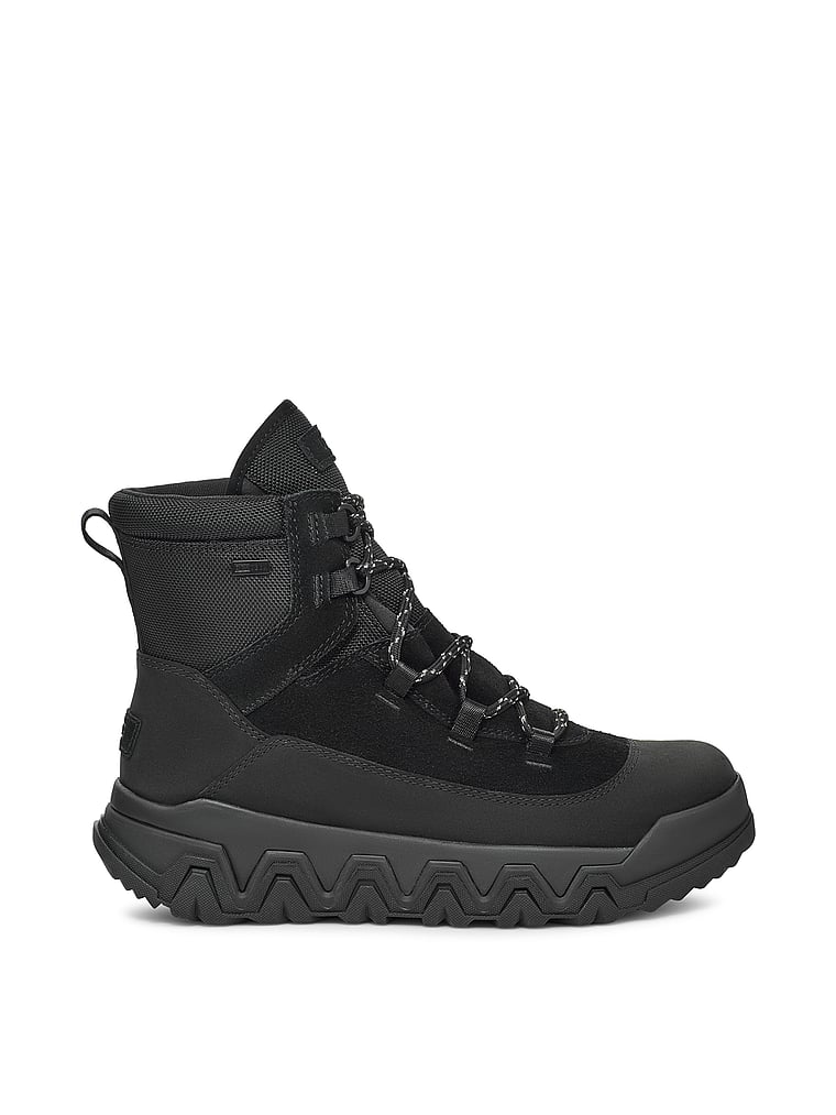 UGG® TerreTrail Knöchelhohe Stiefel, onModelFront, 1 of 3