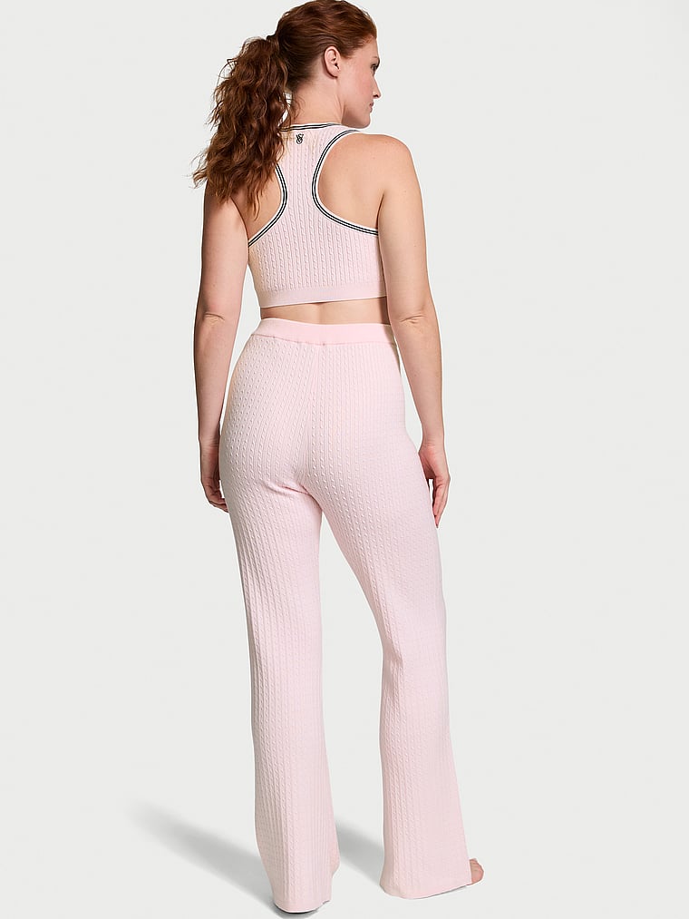 Victoria's Secret, Victoria's Secret Luxuriöse, ausgestellte Freizeithose mit Zopfmuster, Pink meliert mit Blütenverzierung, onModelBack, 2 of 4 Katy ist 5'11" oder 180cm und trägt L