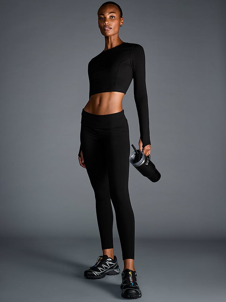 Victoria's Secret, SUPERMODEL-BASICS Leggings aus Baumwolle mit Umschlag, Reines Schwarz, onModelSide, 1 of 4 Ange-Marie ist 5'10" oder 178cm und trägt S