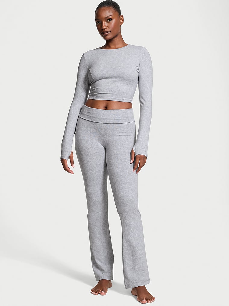 Victoria's Secret, SUPERMODEL ESSENTIALS Ausgestellte Leggings aus Baumwolle mit Umschlag, Grau meliert, onModelFront, 1 of 4 Tsheca  ist 5'9" oder 175cm und trägt S