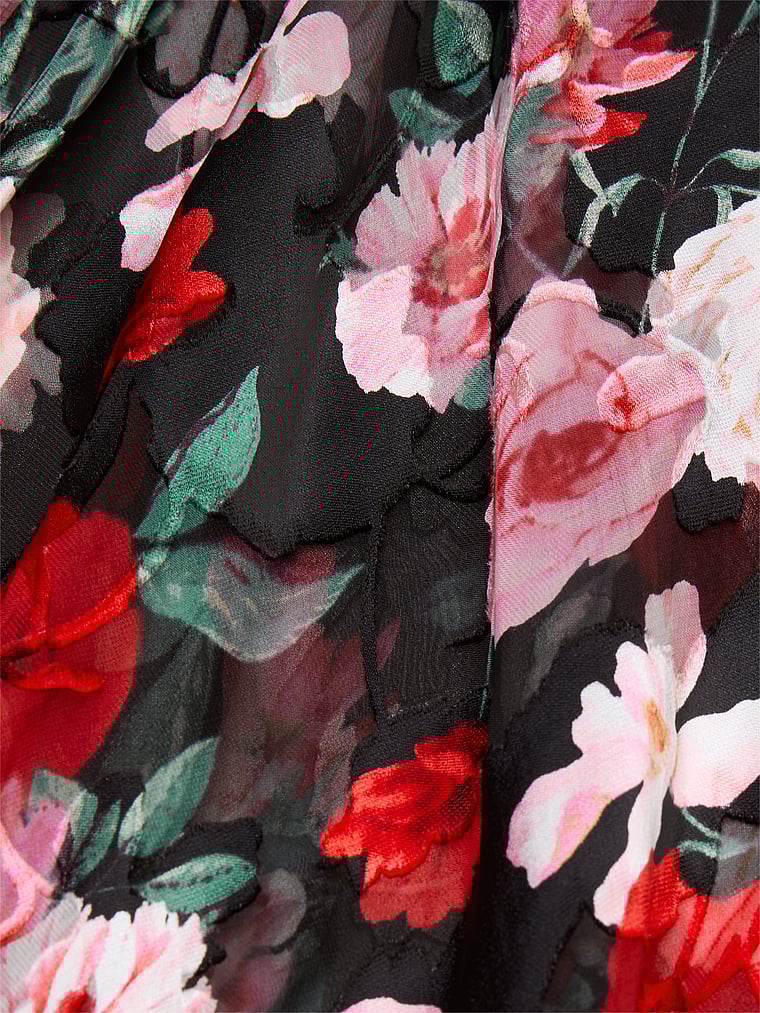 Victoria's Secret, Victoria's Secret Atelier Victoria's Secret Noir Nachthemd aus Satin mit tiefem Ausschnitt und Ausbrennermuster, SCHWARZ MIT BLUMENMUSTER, detail, 4 of 5