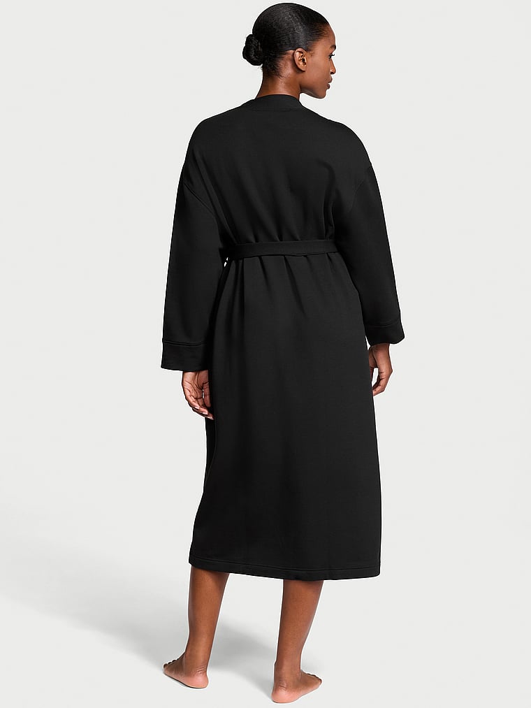Victoria's Secret, Victoria's Secret Langer Fleece-Bademantel aus gebürstetem Modal, SCHWARZ, onModelBack, 2 of 4 Tsheca  ist 5'9" oder 175cm und trägt S