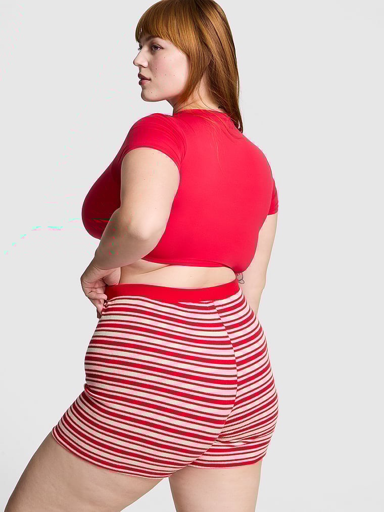 PINK Thermo-Retropants, Leuchtendes Zinnoberrot mit Streifen, onModelBack, 2 of 4 Lulu ist 5'7" oder 170cm und trägt L