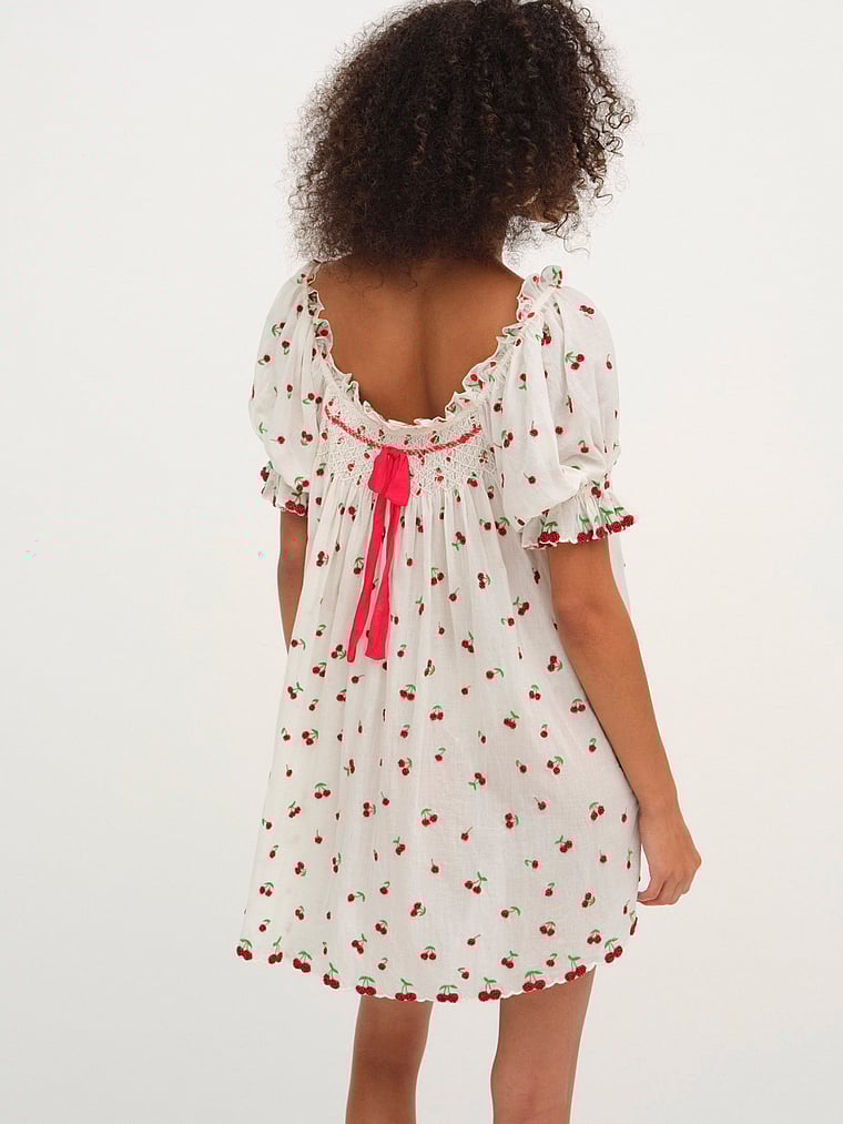 Victoria's Secret, For Love & Lemons Negligé mit Kirschen und Perlenverzierung, Kirschrot, onModelBack, 2 of 4