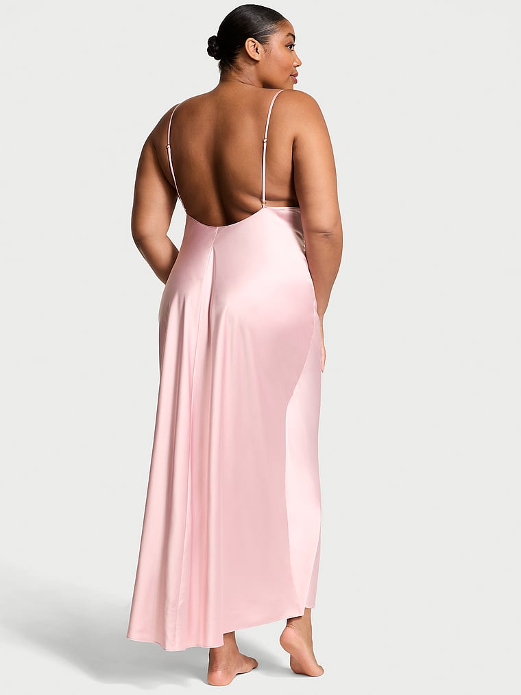 Victoria's Secret, Victoria's Secret Dare to Dream Langes Negligé aus Spitze und Satin, onModelBack, 2 of 4
