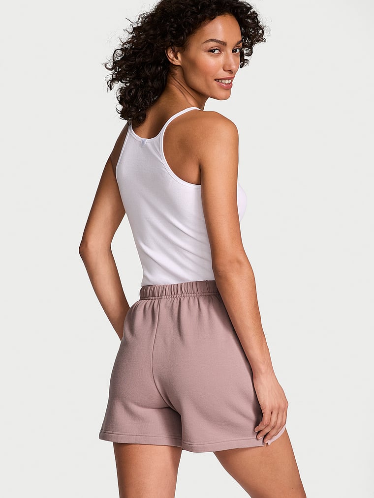 Victoria's Secret, Victoria's Secret Fleece-Shorts aus gebürstetem Modal, Französisches Mauve, onModelBack, 2 of 3 Nikita  ist 5'10" oder 178cm und trägt S