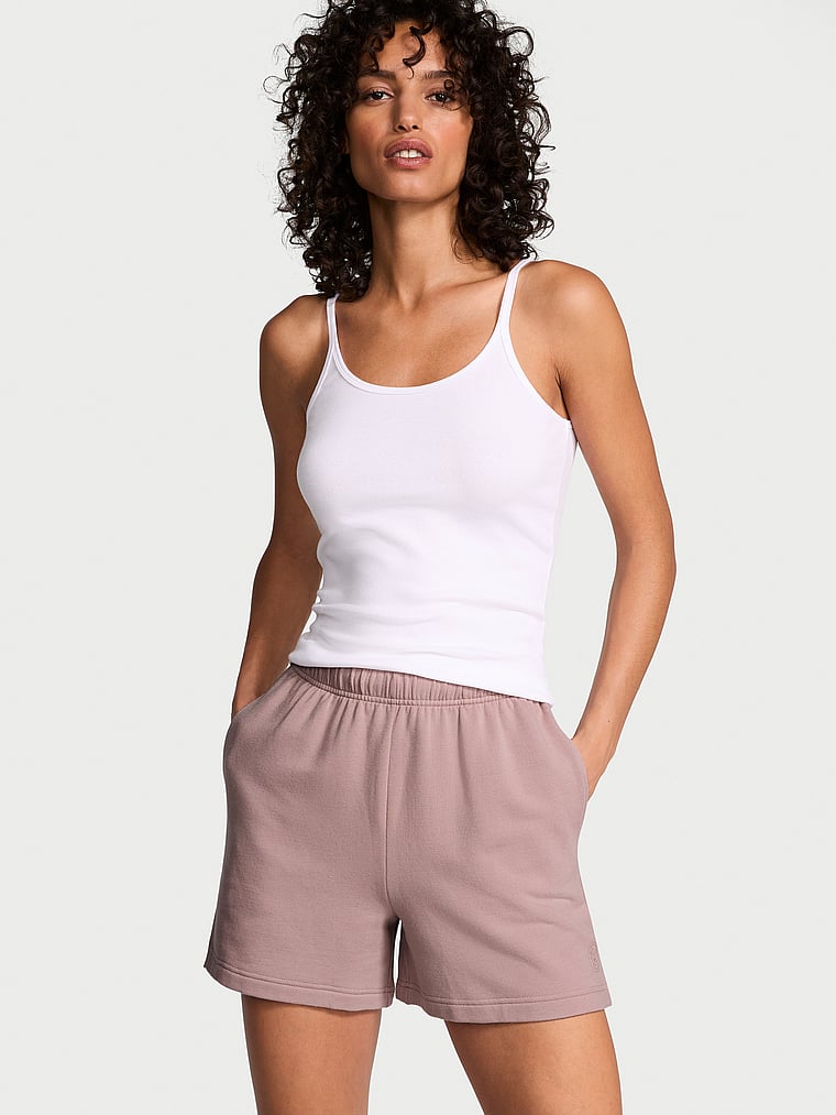 Victoria's Secret, Victoria's Secret Fleece-Shorts aus gebürstetem Modal, Französisches Mauve, onModelFront, 1 of 3 Nikita ist 5'10" oder 178cm und trägt S