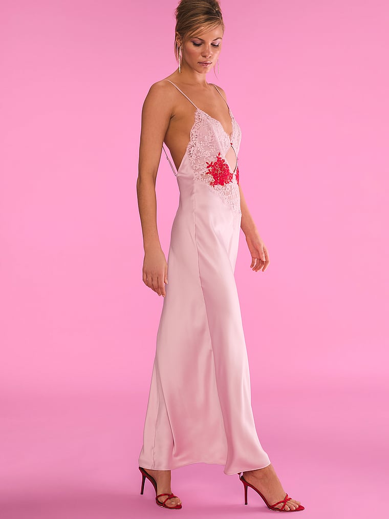 Victoria's Secret, Victoria's Secret Dare to Dream Langes Negligé aus Spitze und Satin, onModelSide, 3 of 4
