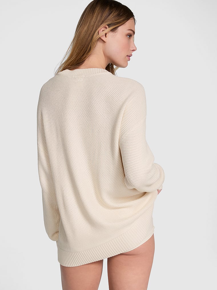 PINK Cambridge Strandpullover aus Strick, Muschelweiß, onModelBack, 2 of 4 Mari ist 5'7" oder 170cm und trägt S