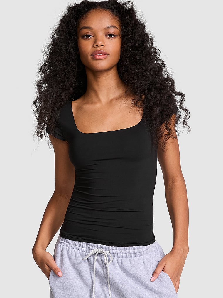 PINK Base Stretch T-Shirt mit Flügelärmeln, Reines Schwarz, onModelFront, 1 of 3 Jordan ist 5'9" oder 175cm und trägt S