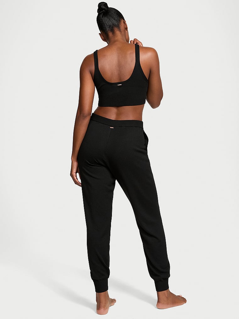 Victoria's Secret, Victoria's Secret Luxe Strick-Jogginghose, SCHWARZ, onModelBack, 2 of 4 Tsheca  ist 5'9" oder 175cm und trägt S