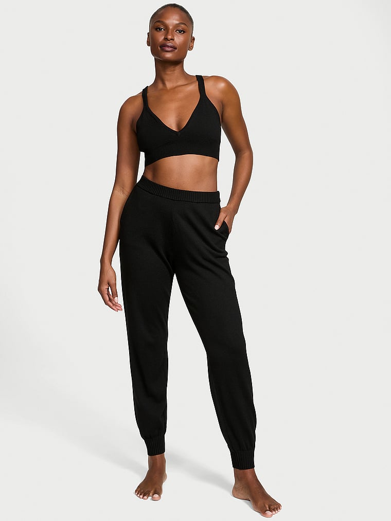 Victoria's Secret, Victoria's Secret Luxe Strick-Jogginghose, SCHWARZ, onModelFront, 1 of 4 Tsheca ist 5'9" oder 175cm und trägt S