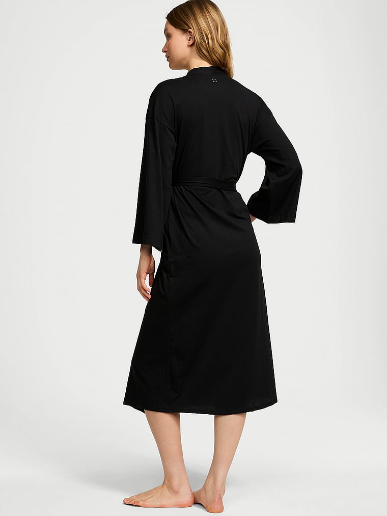 Victoria's Secret, Victoria's Secret Langer Bademantel aus 100 % Baumwolle, Schwarz, onModelBack, 2 of 3 Lotta ist 5'10" oder 178cm und trägt S