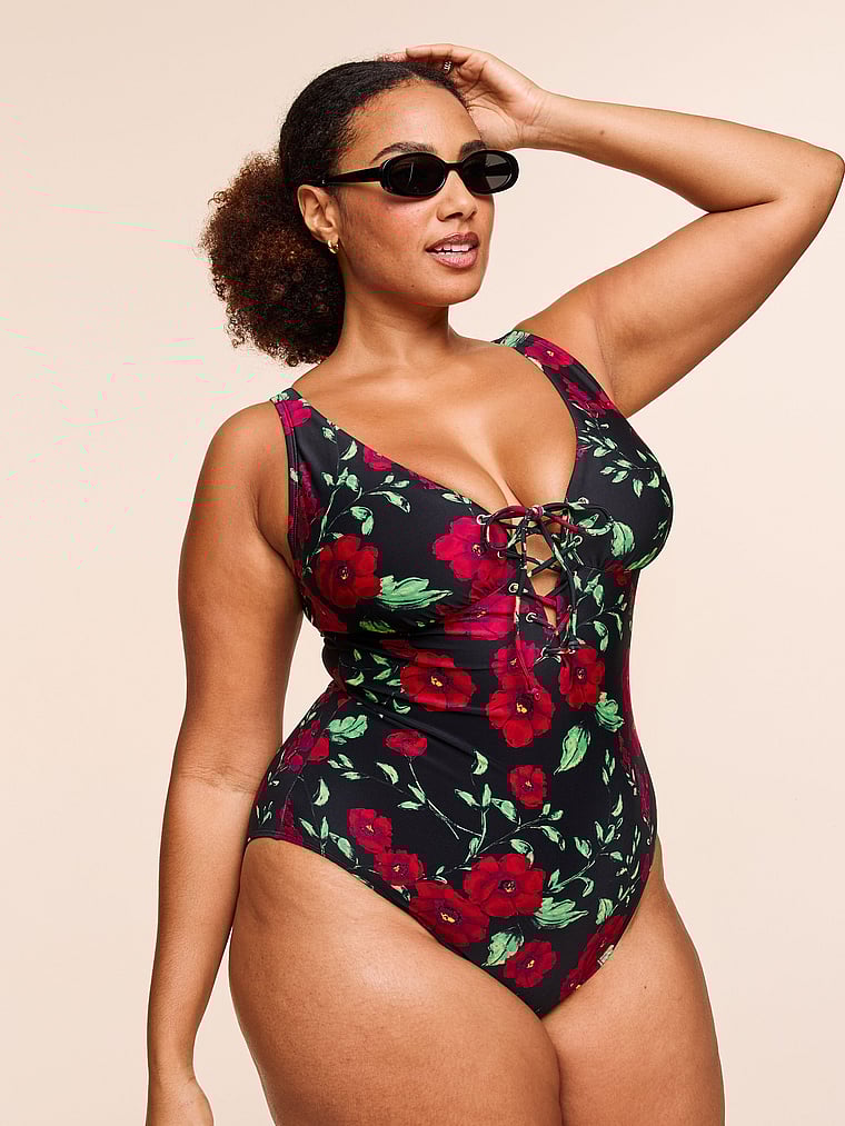 Victoria's Secret, Adore Me Evangeline Einteiliger Badeanzug, onModelFront, 1 of 3