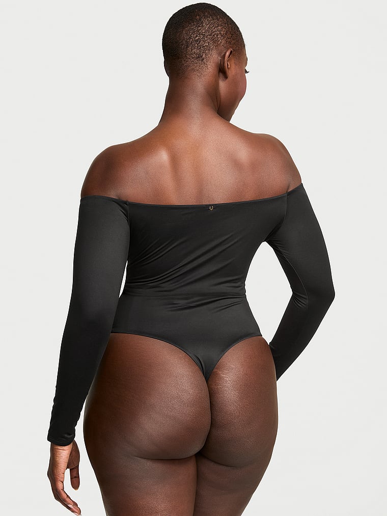 Victoria's Secret, Victoria's Secret Bodywear von Victoria's Secret mit FeatherSoft™ Langärmeliger, schulterfreier Body, Schwarz, onModelBack, 2 of 3 Grace ist 5'11" oder 180cm und trägt L