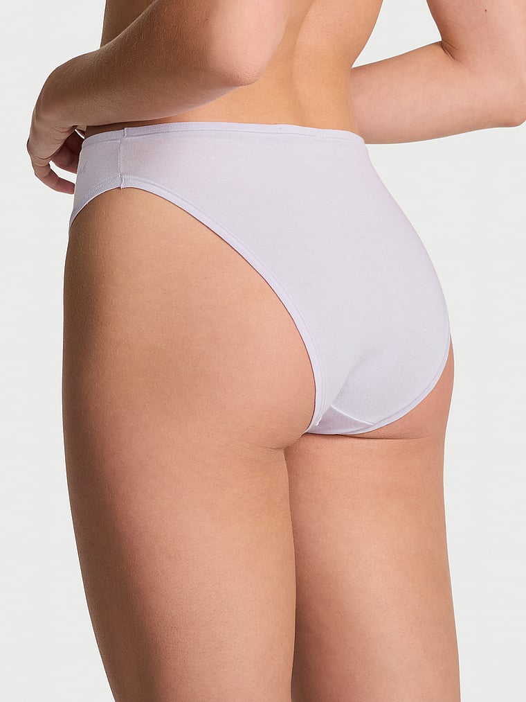 PINK Höschen aus Baumwolle mit französischem Schnitt, Violettes Flüstern, onModelBack, 2 of 3 Mari ist 5'7" oder 170cm und trägt S