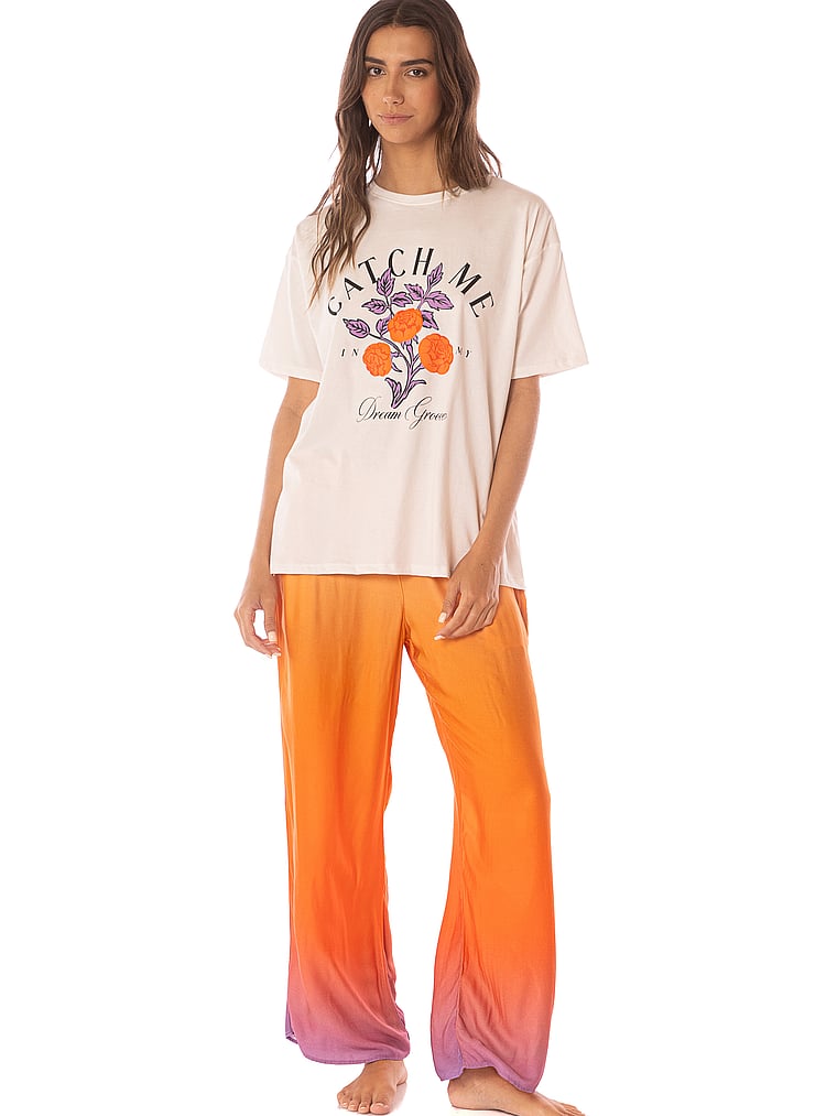 Victoria's Secret, Maaji Shana Kurzärmeliges Oberteil und Hose im Set, onModelFront, 1 of 3