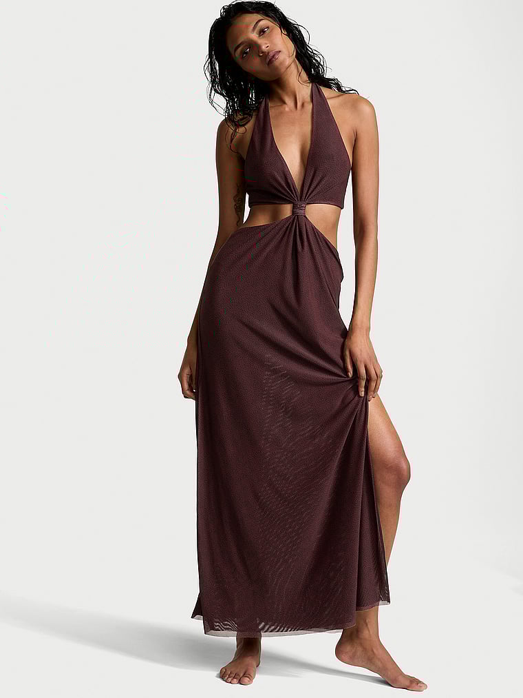 Victoria's Secret, Victoria's Secret Swim Strand-Maxikleid aus Netzstoff mit Zierausschnitt, Burgunderrot gepunktet, onModelFront, 1 of 3 Shaanti ist 5'9" oder 175cm und trägt 32B oder S