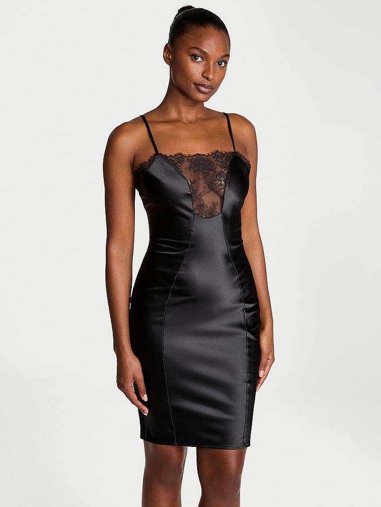Victoria's Secret, Victoria's Secret Negligé aus Satin und Rosenspitze, onModelFront, 1 of 4