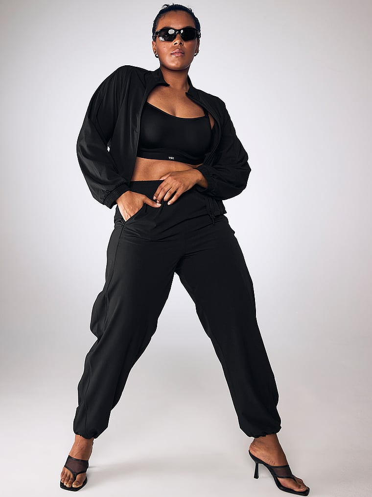 Victoria's Secret, VSX VSX ActiveFlex Jacke mit durchgehendem Reißverschluss, Schwarz, onModelSide, 3 of 4