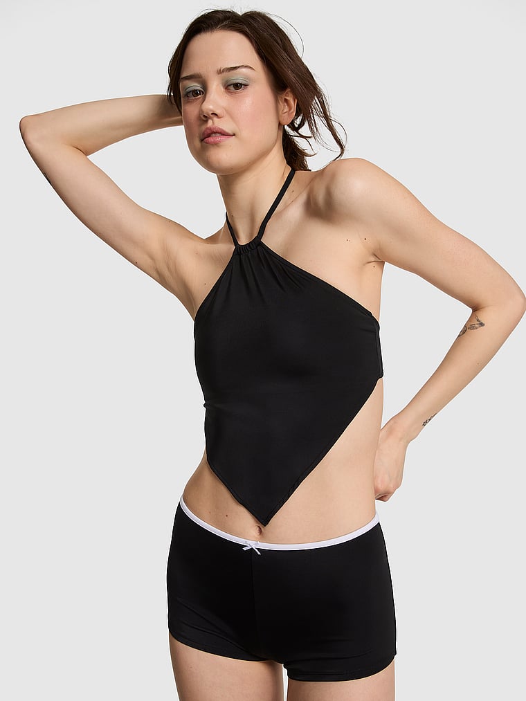 PINK von Frankies Bikinis Maya Neckholder-Bikinioberteil, Schwarz, onModelFront, 1 of 3 Sofia ist 5'10" oder 178cm und trägt 34B oder S