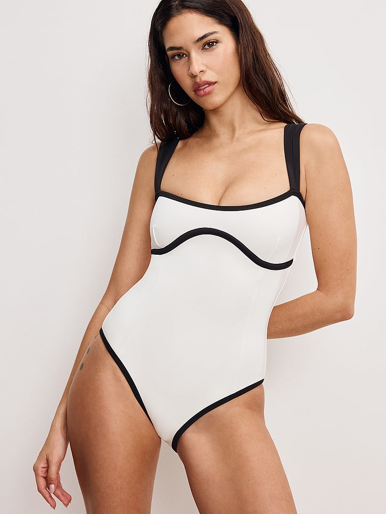 Victoria's Secret, Good American Einteiliger Badeanzug mit Kompressionsmaterial und herzförmigem Ausschnitt, onModelFront, 1 of 4