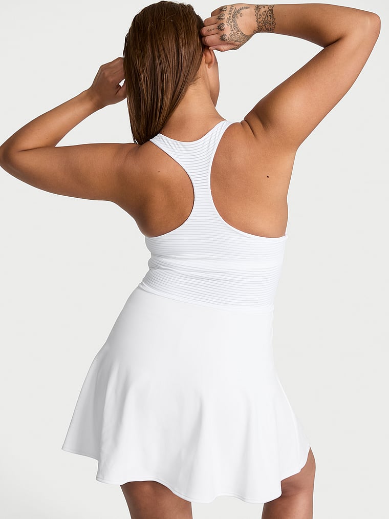 Victoria's Secret, VSX VSX Incredible Coverage™ Racerback-Trägerkleid, VS-Weiß, onModelBack, 4 of 4 Sofia  ist 5'8" oder 173cm und trägt 36D oder L