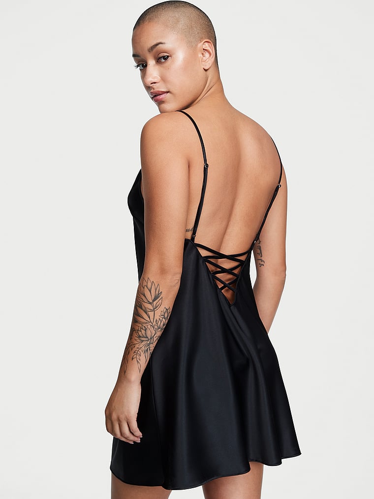 Victoria's Secret, Victoria's Secret Negligé aus Satin mit Spitzenbesatz, onModelBack, 2 of 4