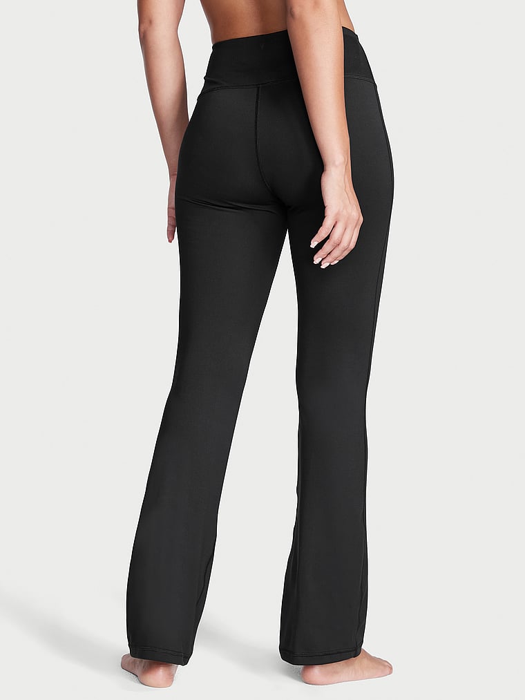 Victoria's Secret, VSX VSX Essential Ausgestellte Leggings, onModelBack, 2 of 4