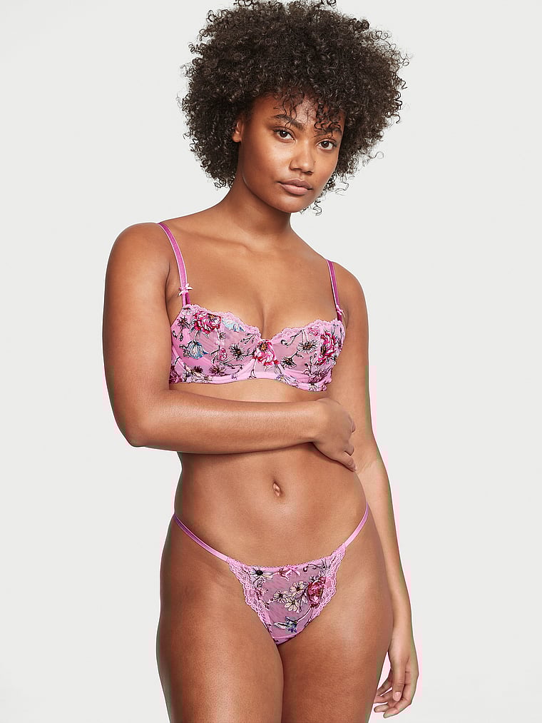 Victoria's Secret, Dream Angels V-String mit Blumenstickerei, onModelFront, 1 of 3
