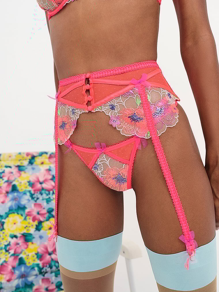 Victoria's Secret, For Love & Lemons Zinnia Strumpfgürtel mit schimmernder Stickerei, onModelFront, 1 of 6