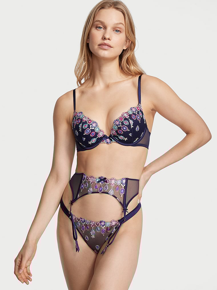 Victoria's Secret, Dream Angels Strumpfgürtel mit schmucksteinverzierter Stickerei, onModelSide, 3 of 5
