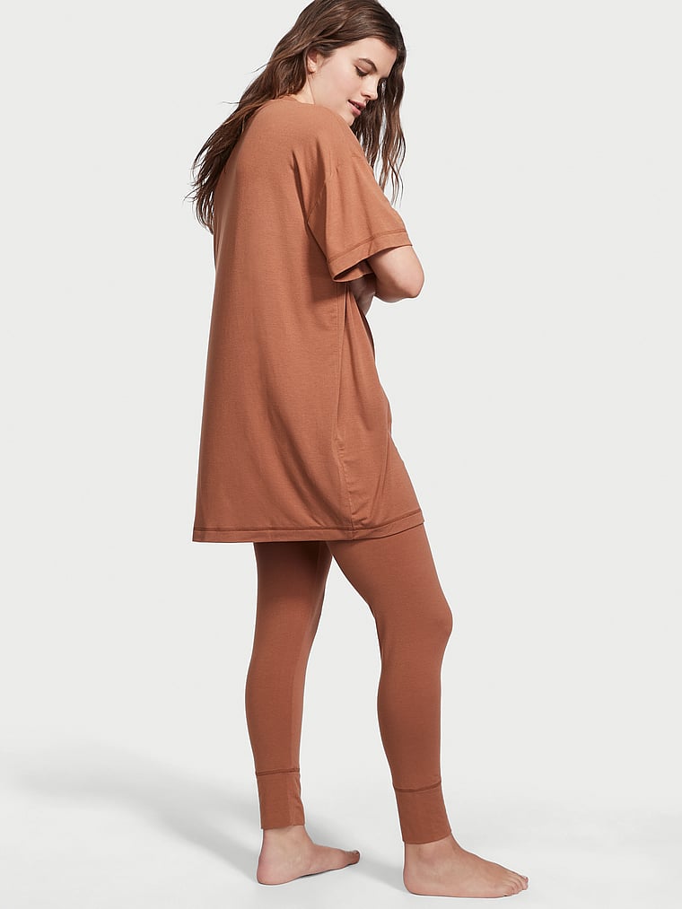 Victoria's Secret, Victoria's Secret Schlafshirt und Leggings aus gebürstetem Modal im Set, onModelBack, 2 of 3