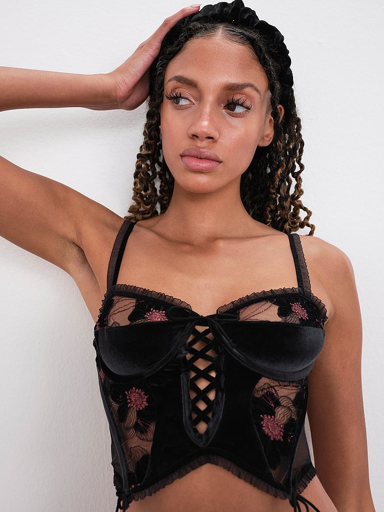 Victoria's Secret, For Love & Lemons Margot Bustier, onModelSide, 3 of 5