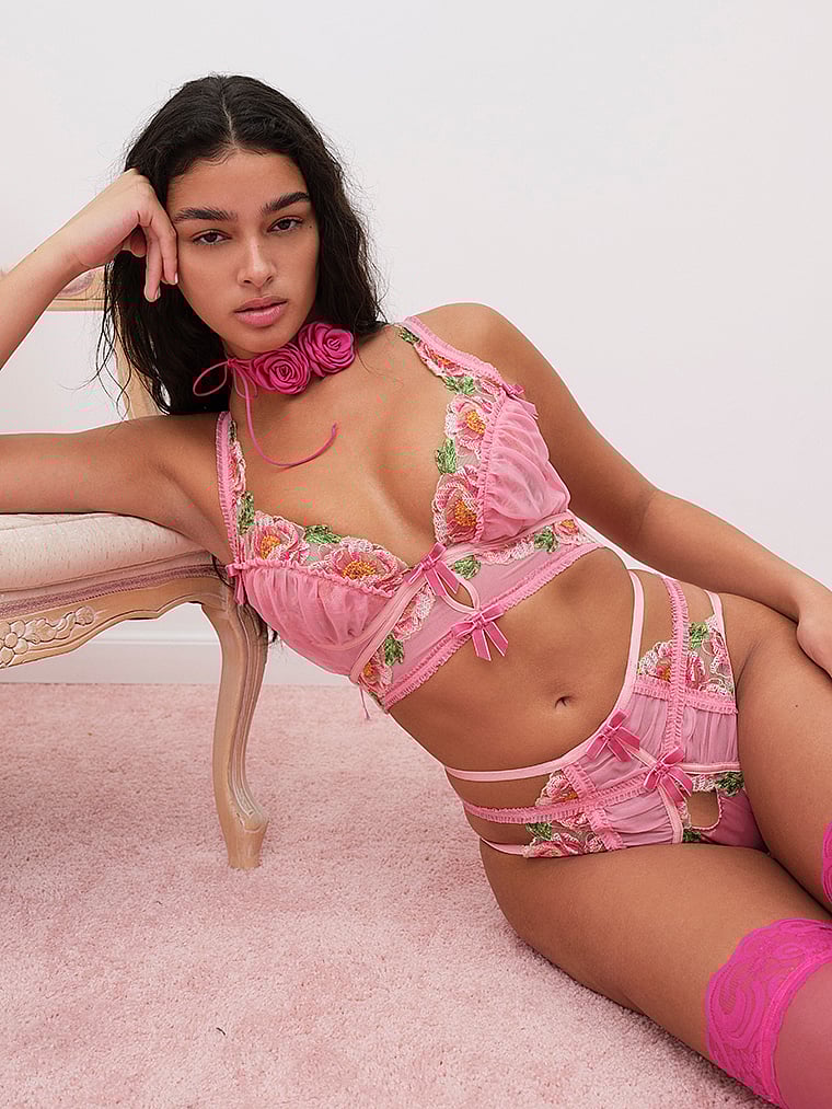 Victoria's Secret, For Love & Lemons Cheeky mit Rosenstickerei, onModelSide, 3 of 5