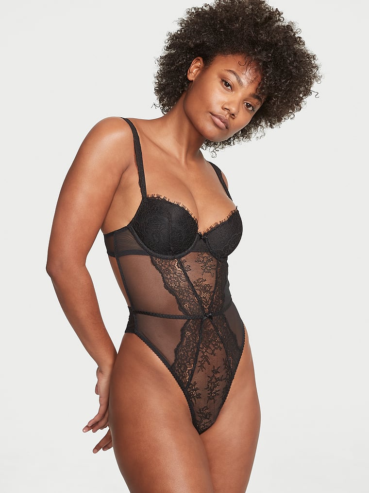 Victoria's Secret, Very Sexy Leicht gefütterter Halbschalen-Body aus Spitze, onModelFront, 1 of 3